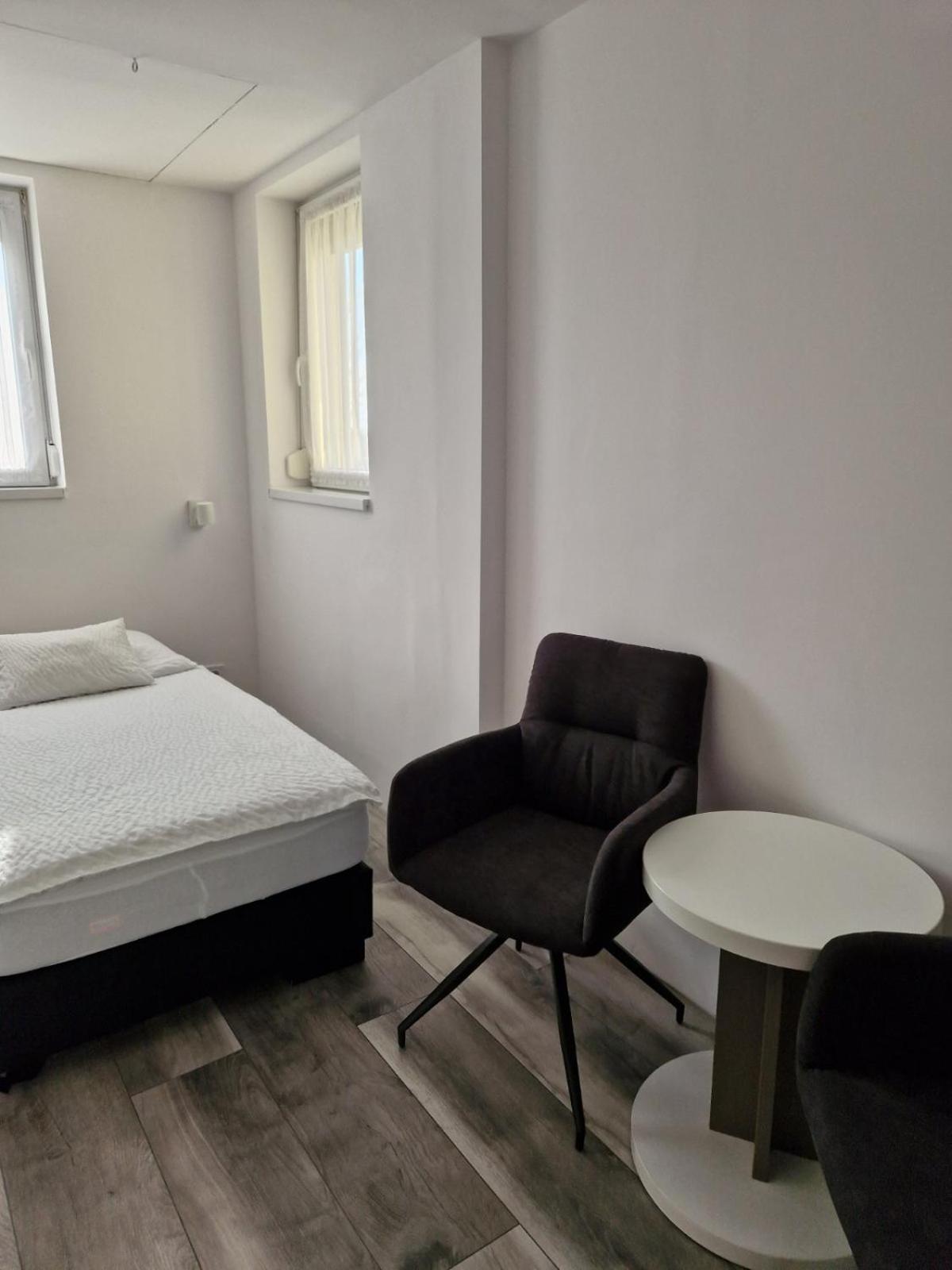 Nefelejcs Vendeghaz Otel Gödöllő Dış mekan fotoğraf