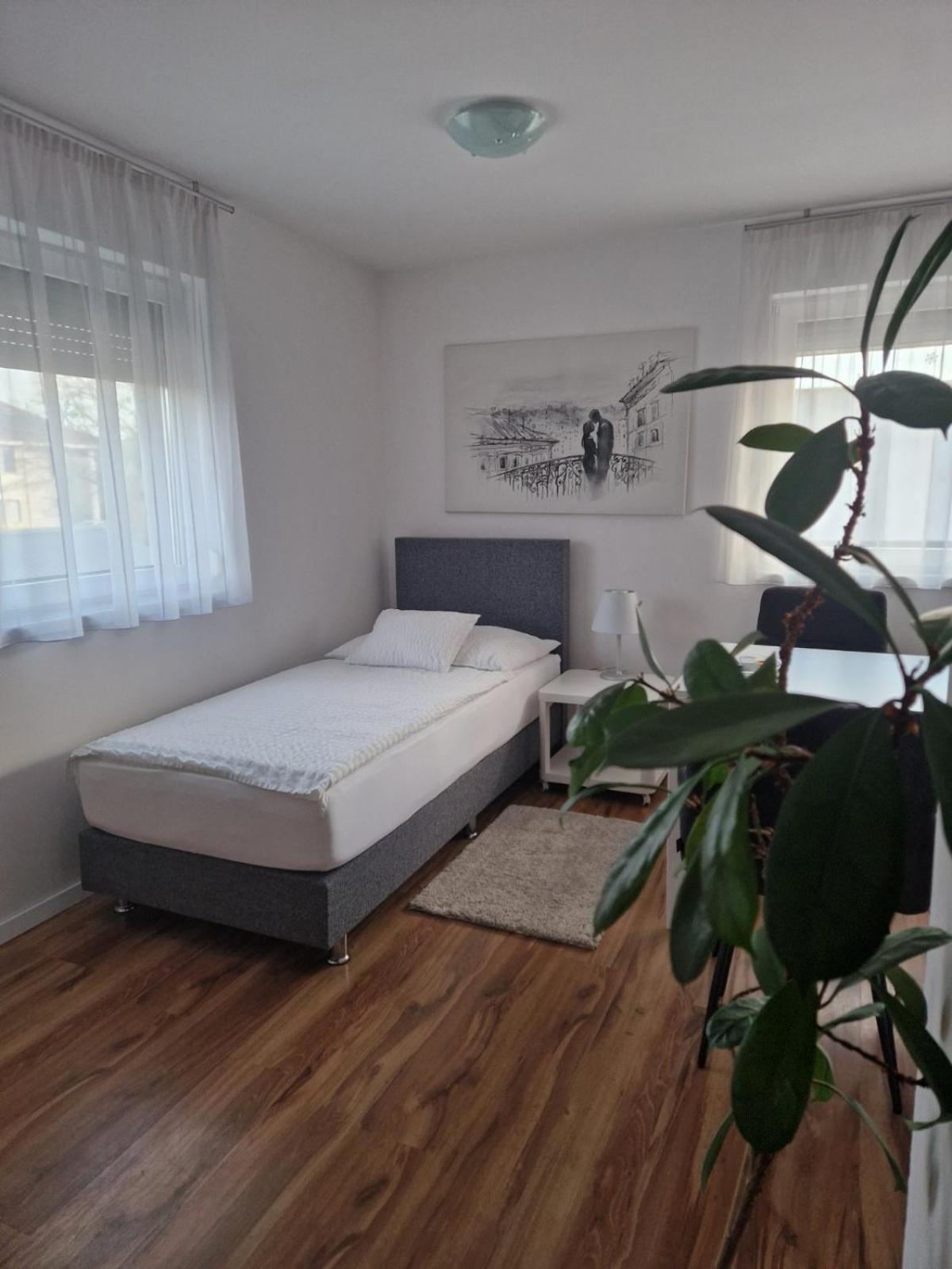 Nefelejcs Vendeghaz Otel Gödöllő Dış mekan fotoğraf