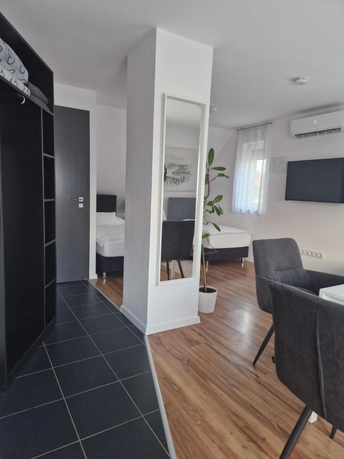 Nefelejcs Vendeghaz Otel Gödöllő Dış mekan fotoğraf