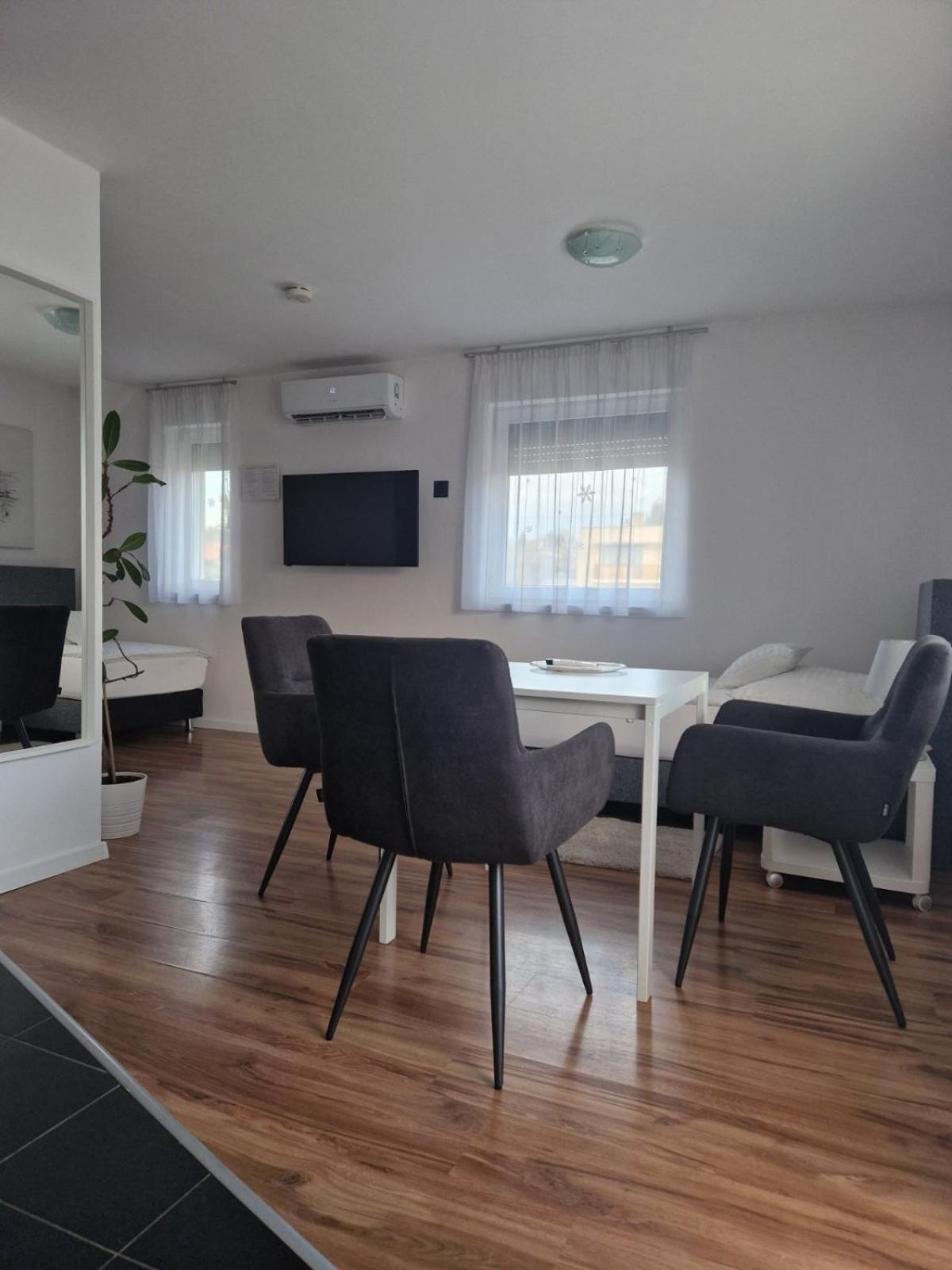 Nefelejcs Vendeghaz Otel Gödöllő Dış mekan fotoğraf