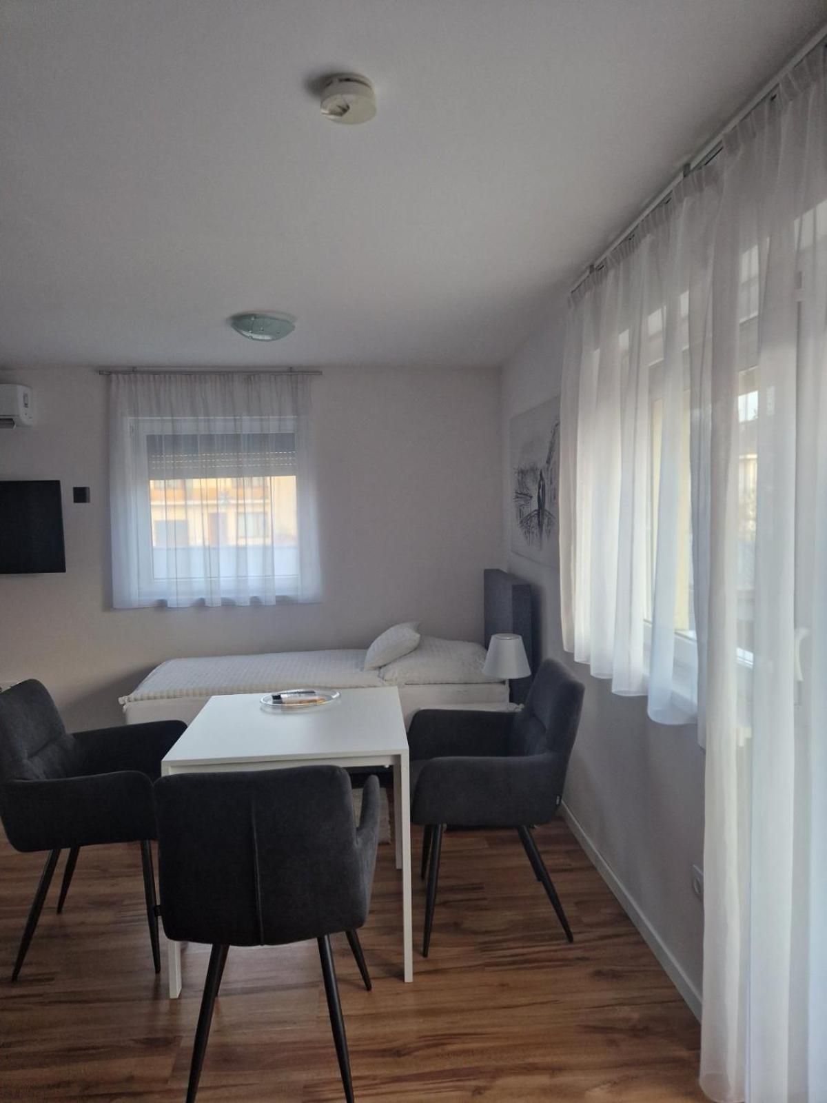 Nefelejcs Vendeghaz Otel Gödöllő Dış mekan fotoğraf