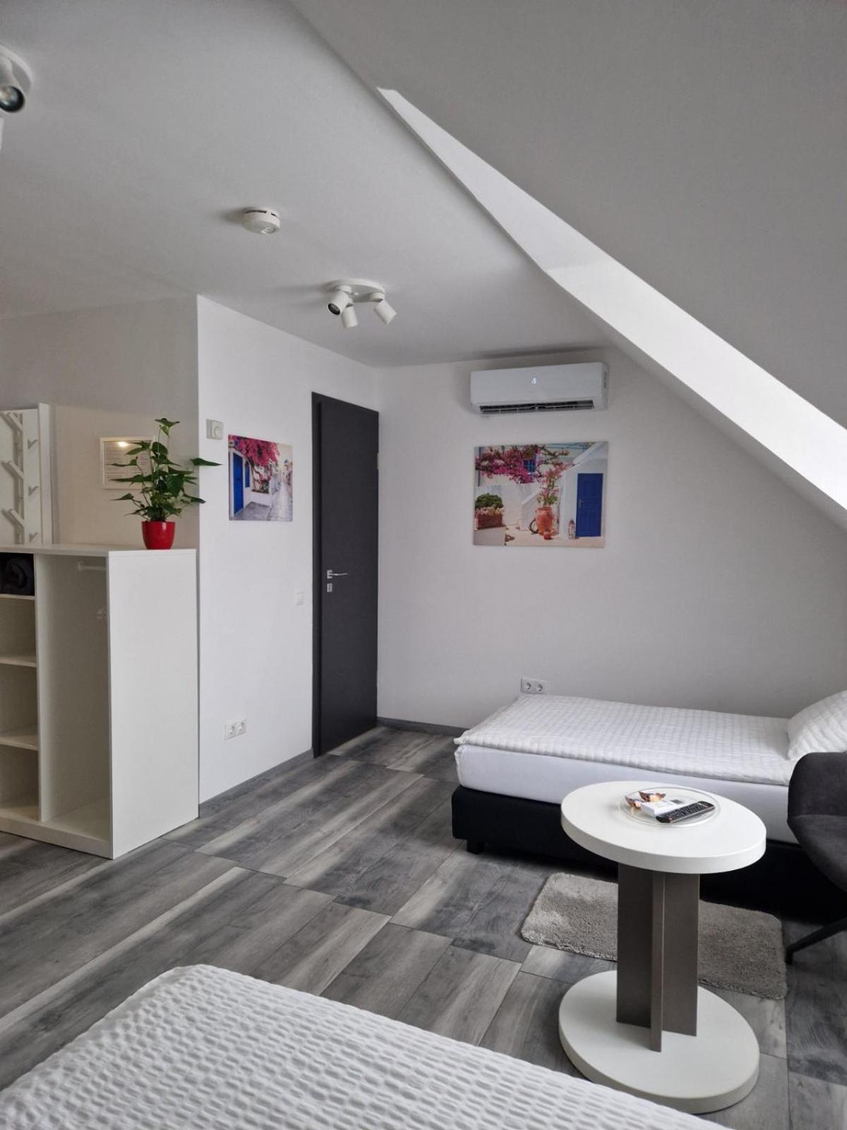 Nefelejcs Vendeghaz Otel Gödöllő Dış mekan fotoğraf