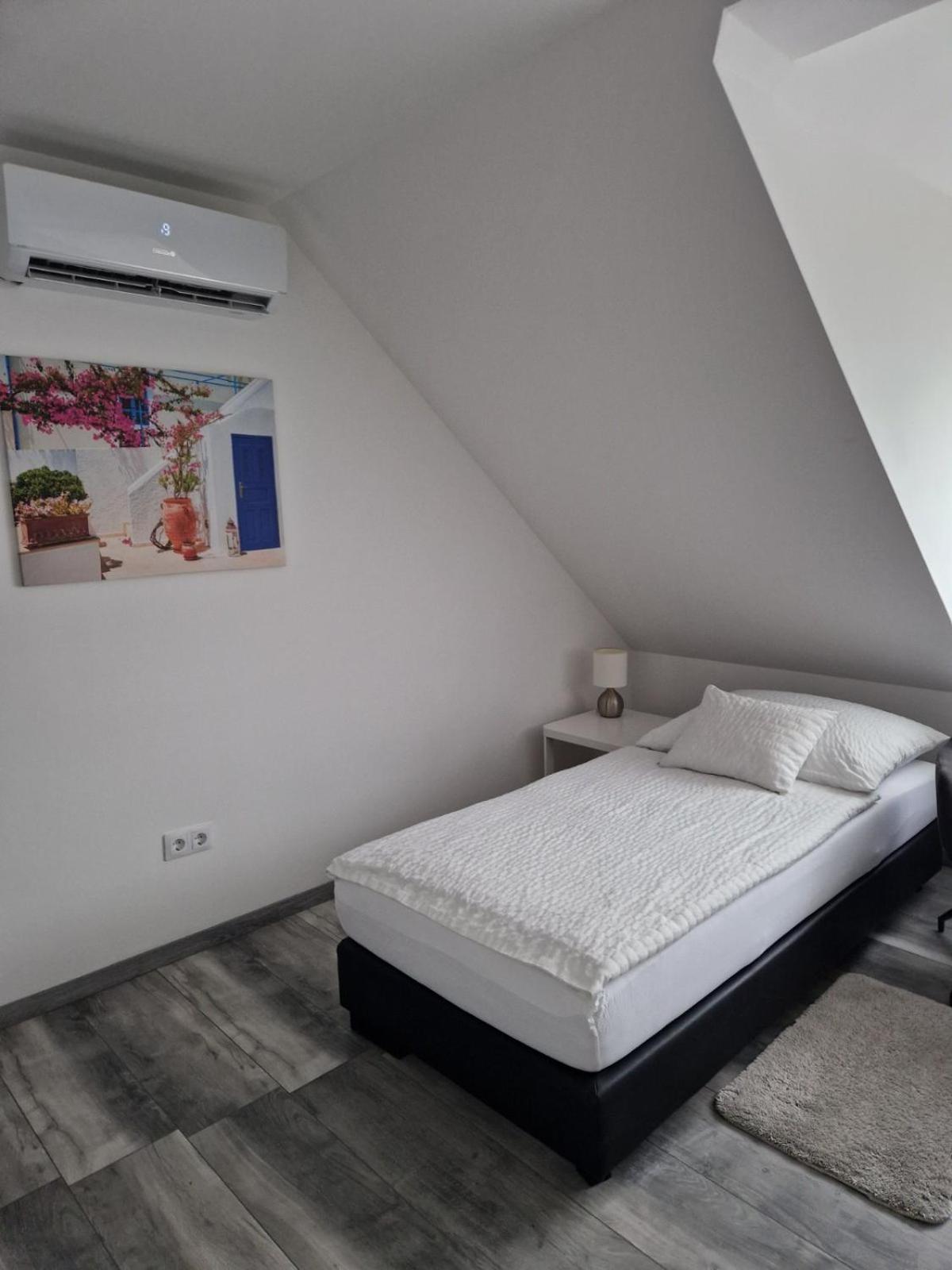 Nefelejcs Vendeghaz Otel Gödöllő Dış mekan fotoğraf